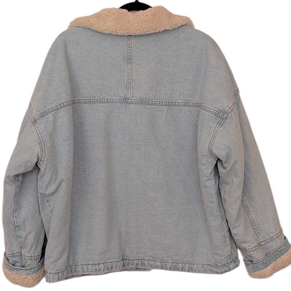 ASOS Denim jacket with Sherpa like lining , snap closure, Very OVERSIZED size 8 - Picture 3 of 7